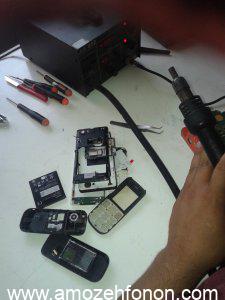 تعمیرکار سخت افزار تلفن همراه